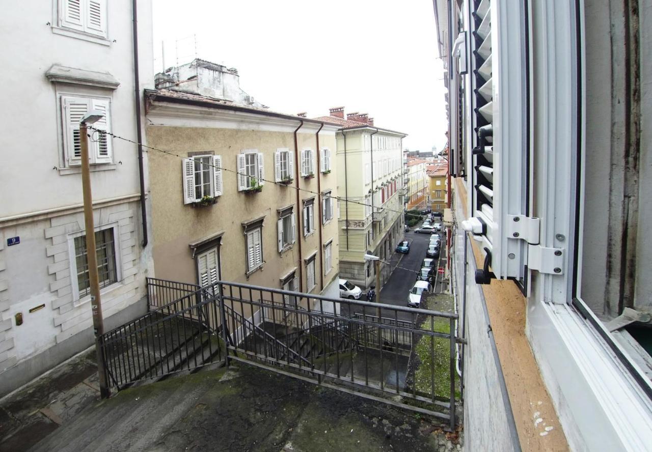 Casa Antica - Historical Apartment In Old City Center Trieste Exterior foto